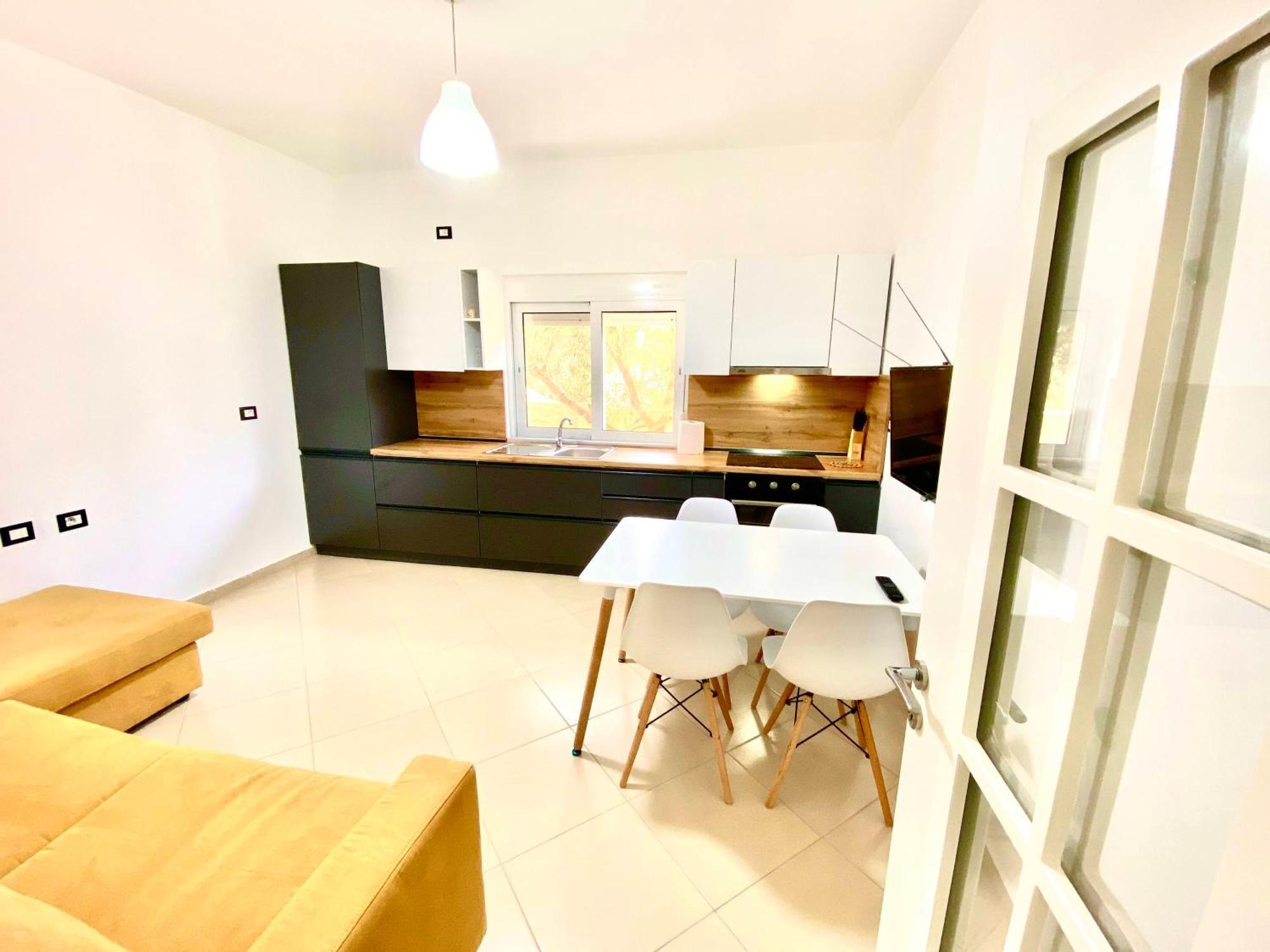 Andris Ylli & Hojza Appartement *