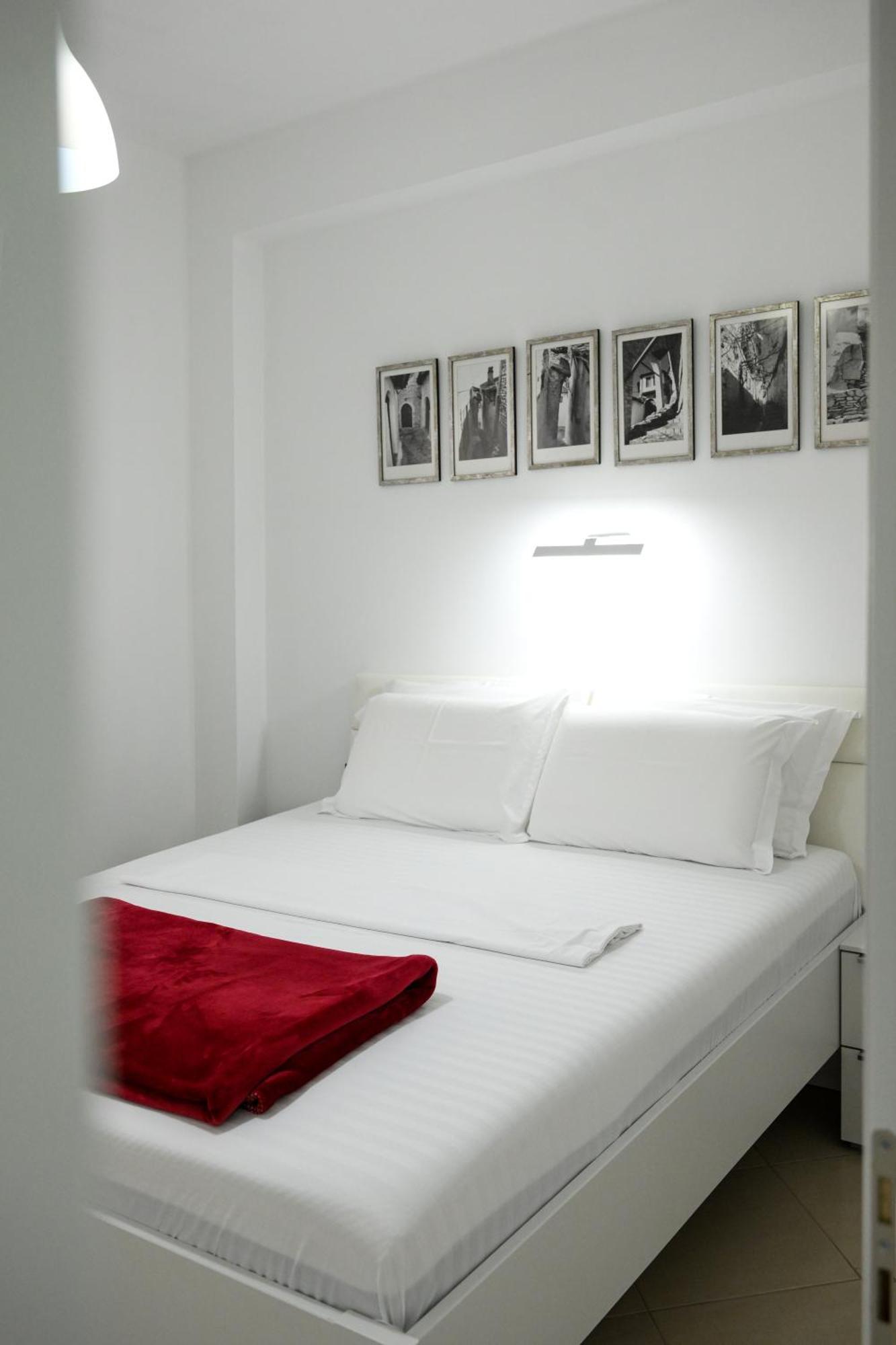 Andris Ylli & Hojza Appartement